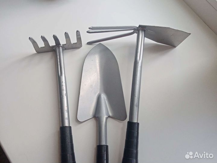 Набор садовых инструментов совок грабли мотыга