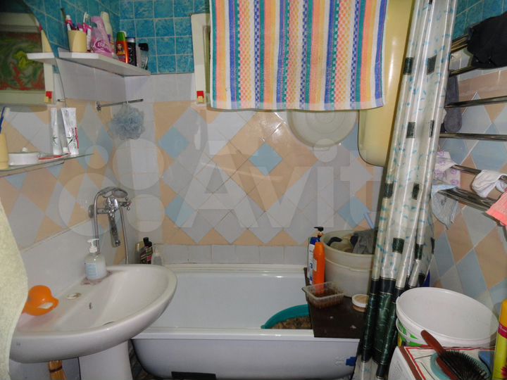 Комната 30 м² в 3-к., 1/4 эт.