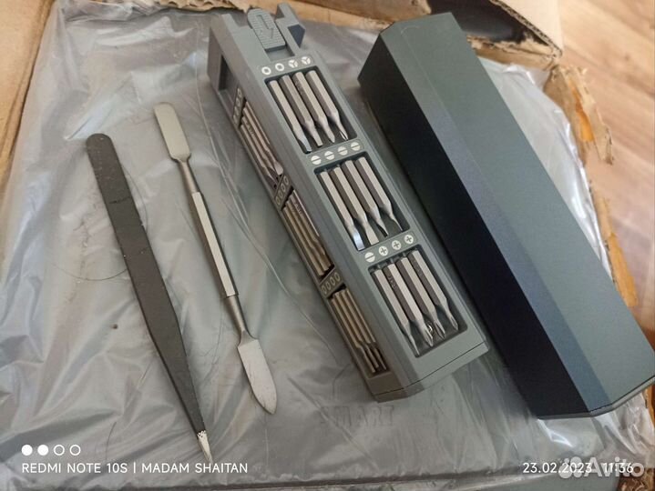 Отвёртка с набором прицизионных бит