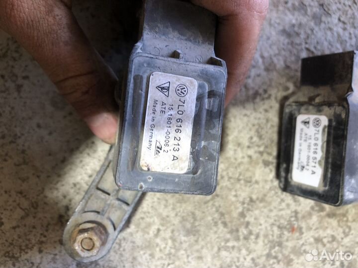 Датчик положения кузова Volkswagen Touareg 1