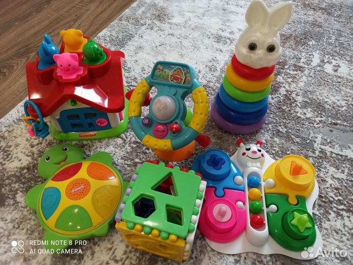 Развивающие игрушки для малышей пакетом