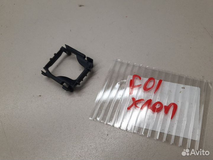 Уплотнитель ответной части замка багажника BMW 7 F