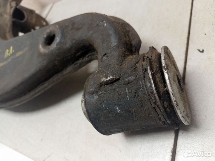 Рычаг передний левый нижний