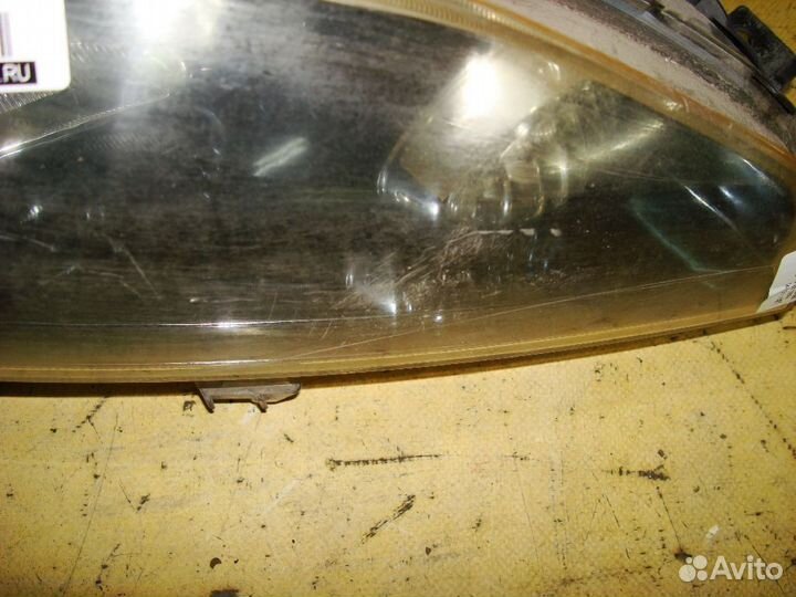 Фара правая Toyota Wish ZGE20G