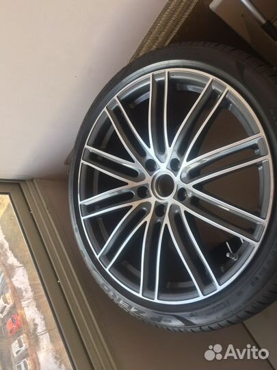 Pirelli P Zero PZ4 275/35 R21 и 315/30 R21