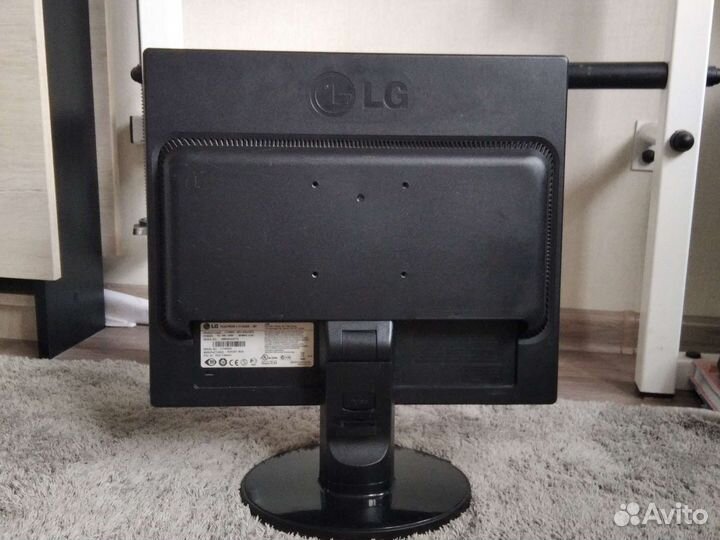 Монитор LG flatron L1742SE