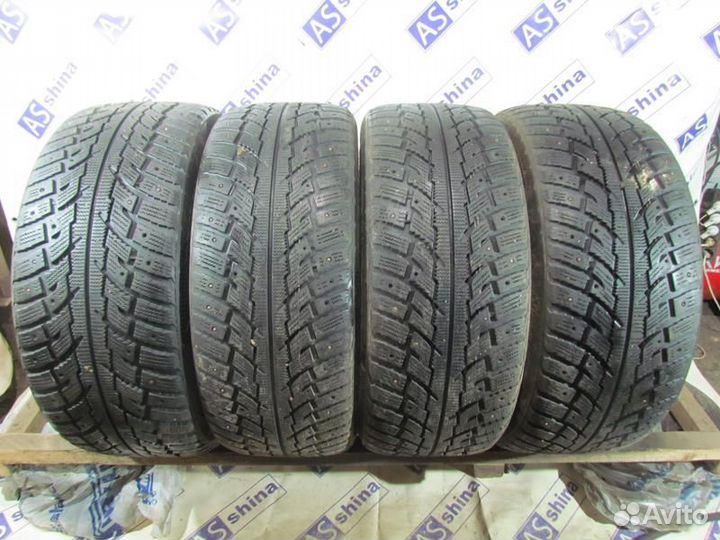 Kumho I'Zen RV Stud KC16 265/50 R20 88R