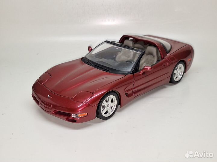 1997 Chevrolet Corvette C5 (Burago 1:18)