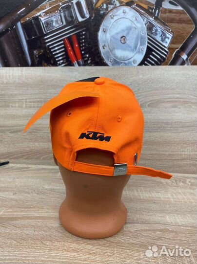 Кепка с мотологотипом