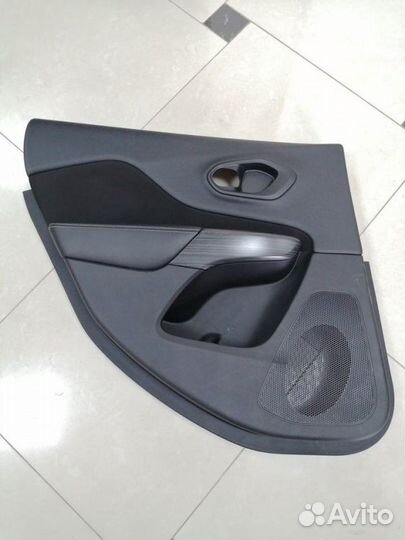 Обшивки дверей комплект Jeep Cherokee KL ED6 2014