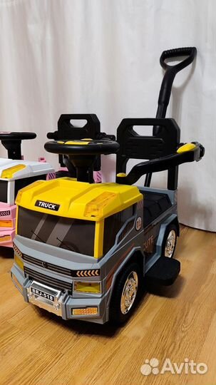 Машинка-каталка с родительской ручкой BEl518