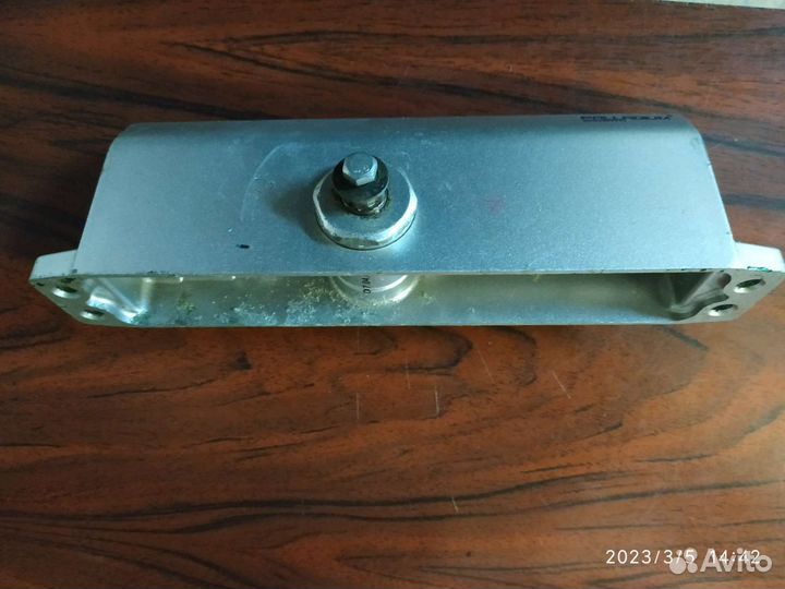 Доводчик дверной