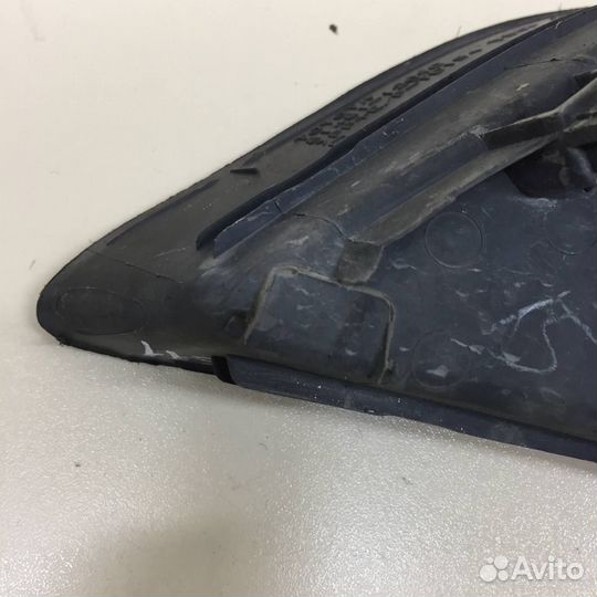 Рамка противотуманной фары правой Toyota Corolla E