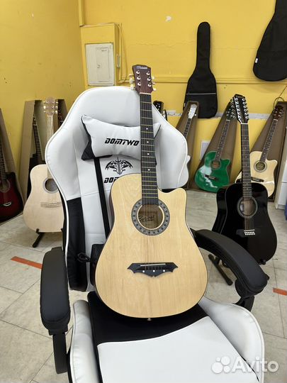 Акустическая гитара натуральная