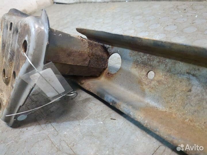 Усилитель бампера Toyota Yaris, 2008