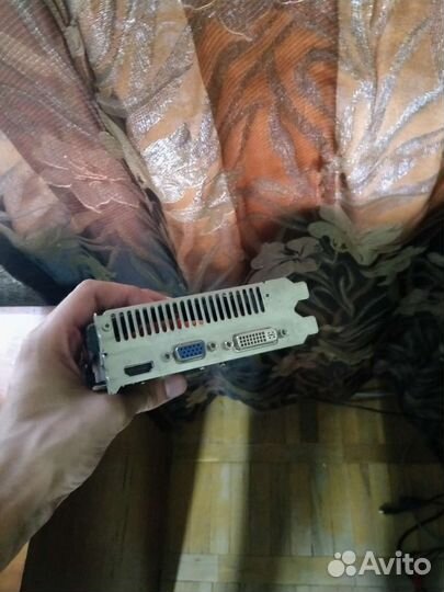 Видеокарта gtx 550 ti pâlit