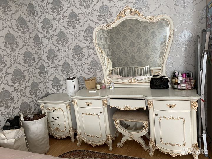 Продам спальный гарнитур