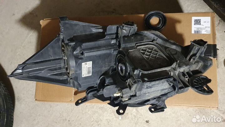 Фара правая Toyota Auris 1 (2006-2010)