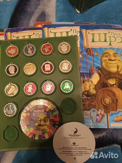 Журналы Шрэк + наклейки, папка, медальоны, плакат