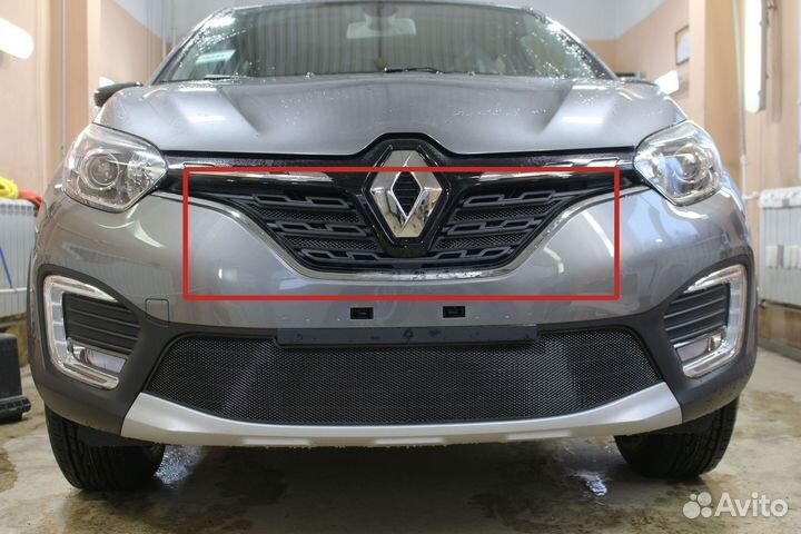 Защитная сетка радиатора верх черная Renault Kaptu