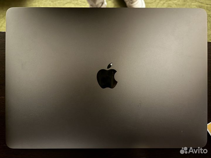 Apple macbook pro 2018 8GB i5 512GB