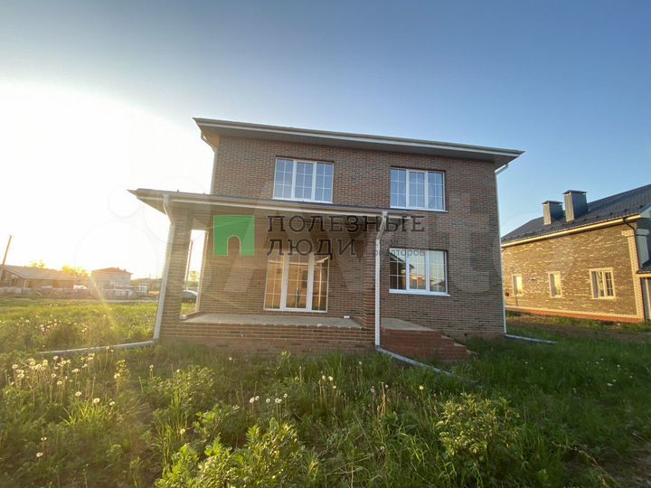 Коттедж 177 м² на участке 10 сот.