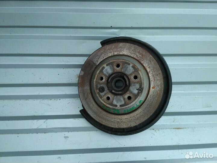 Поворотный кулак задний правый Volkswagen Touareg