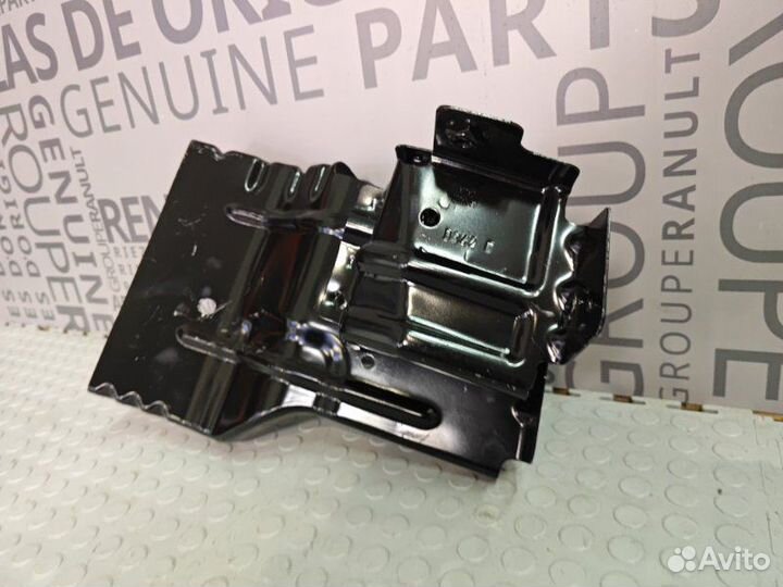 Суппорт фары правый Renault Duster 2