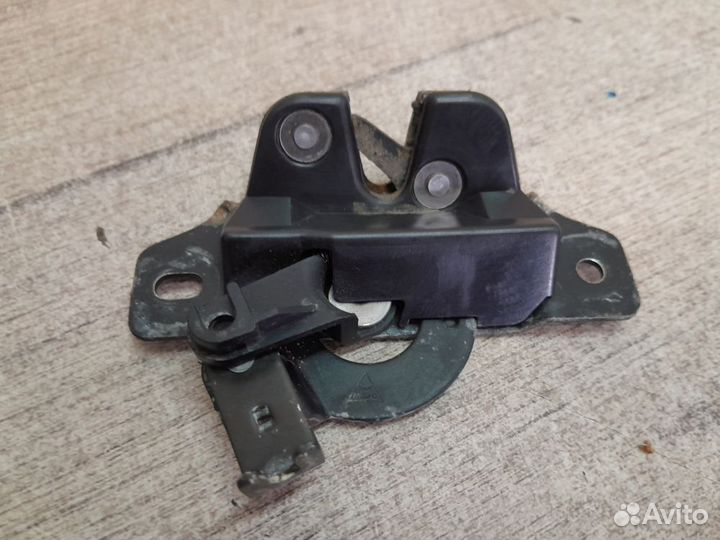 Замок двери багажника верхний левый Citroen Berlin