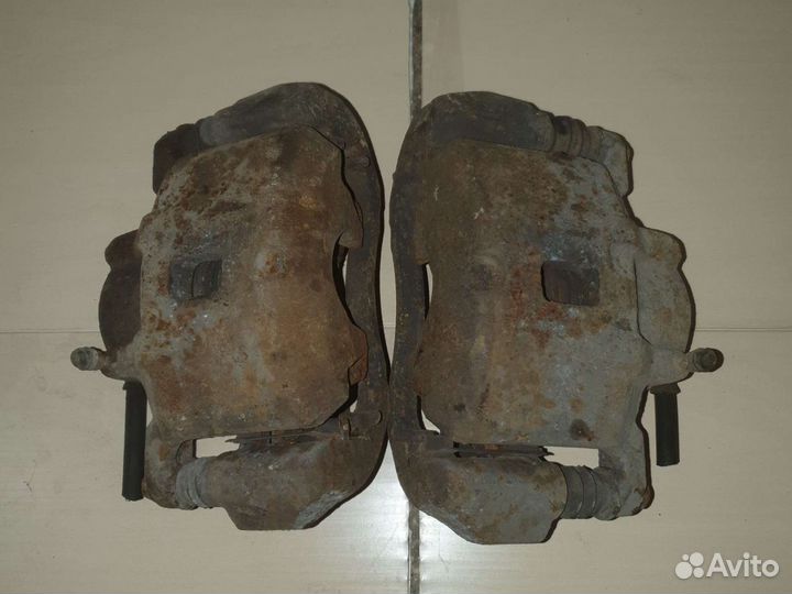 Суппорт тормозной передний Mitsubishi Airtrek cu2w