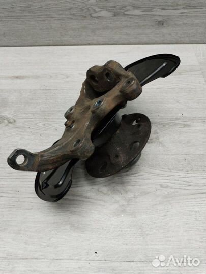 Кулак поворотный левый Mercedes C-Class Coupe W203