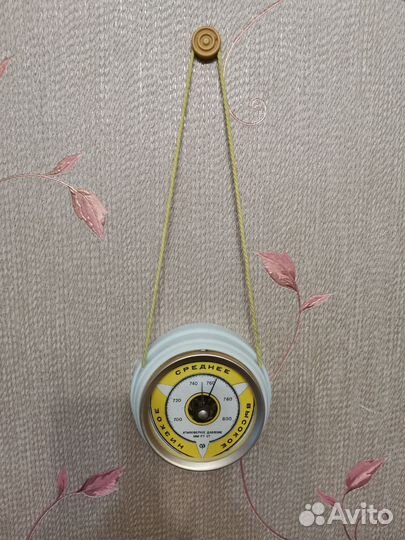 Барометр настенный