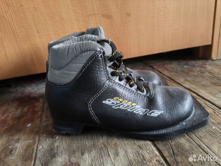 Лыжные ботинки