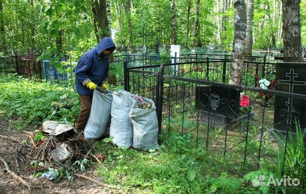 Расчистка захоронений от растительности