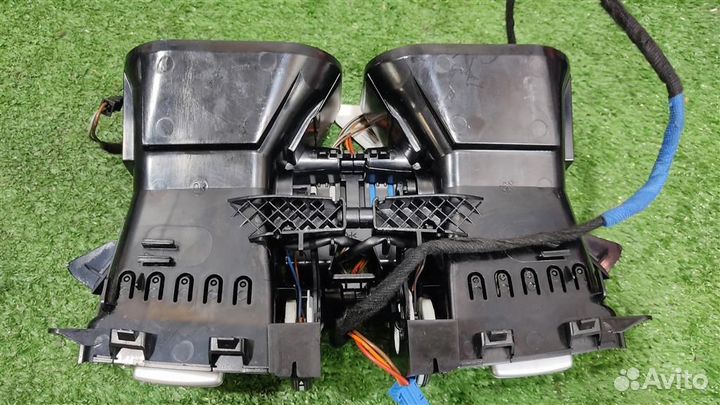 Дефлектор торпедо центральный Mercedes Benz E-cla