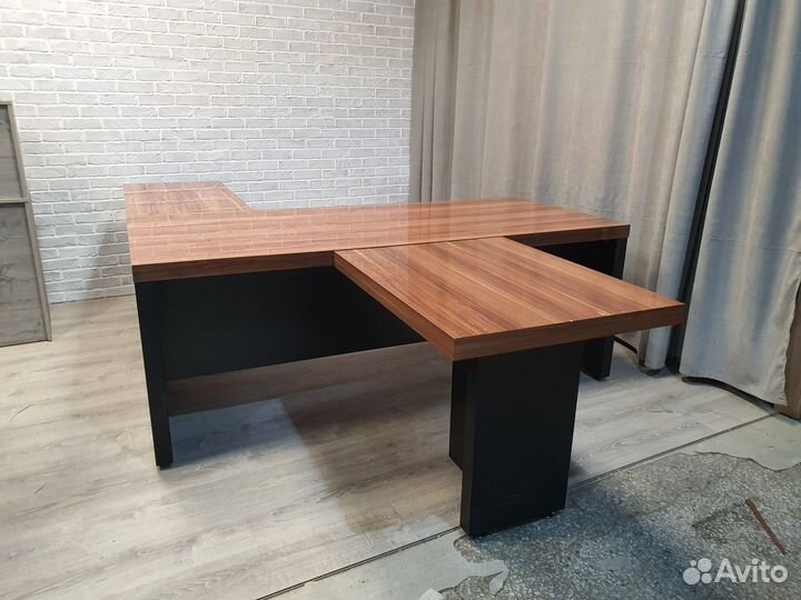 Стол руководителя