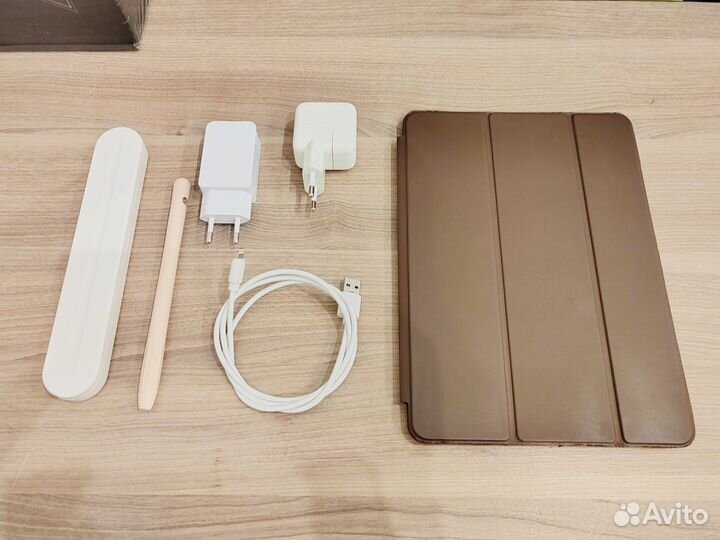 Планшет Apple iPad Pro 9.7 (А1673 ) с комплектом