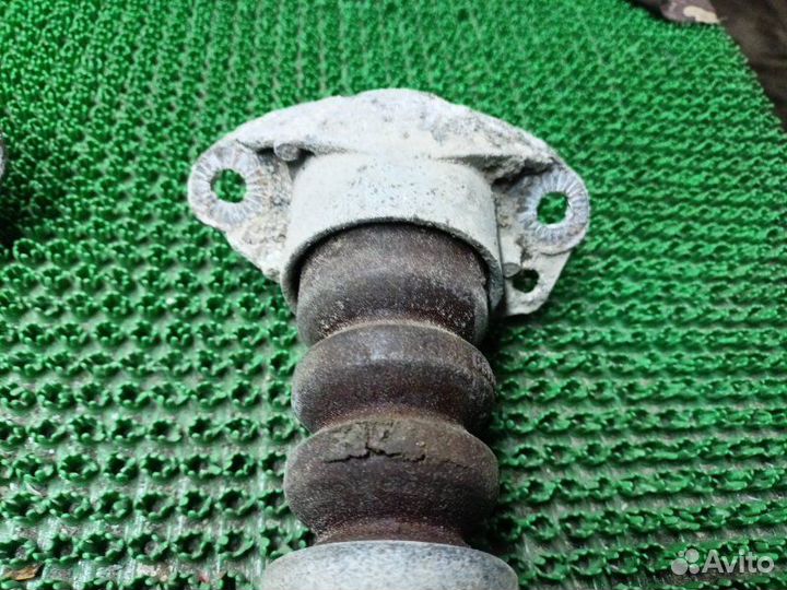 Стойка амортизатора задняя Skoda Fabia 5J 2010