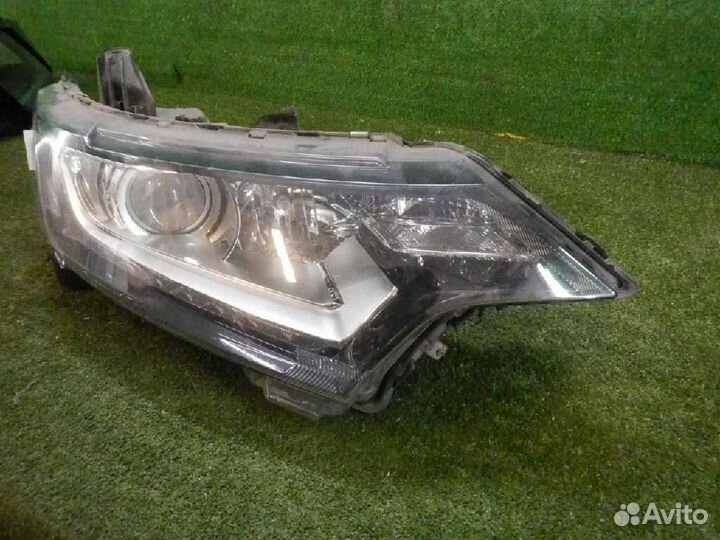 Фара правая Mitsubishi Outlander
