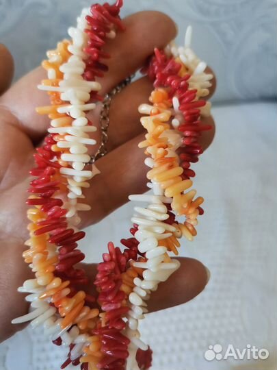 Коралловые бусы