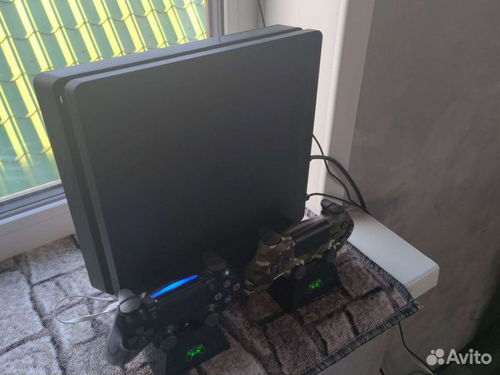 Продам прошитую Playstation 4 Slim 4TB