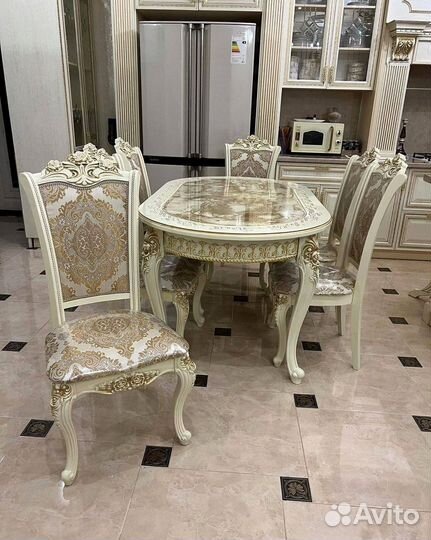 Стол и стулья в гостиную. В наличии