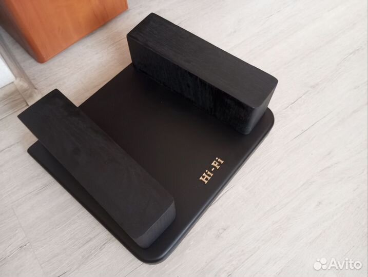 Подставки для акустики