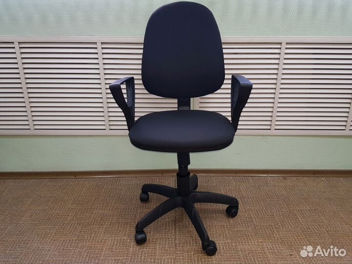 Офисное компьютерное кресло
