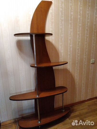 Декоративная стенка-этажерка