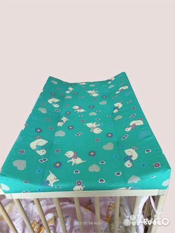 Пеленальная доска на кроватку