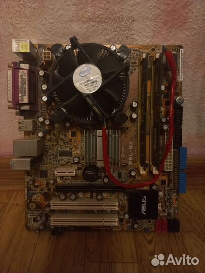 Материнская плата с процессором и памятью