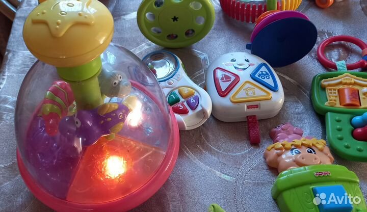 Развивающие игрушки для малышей пакетом