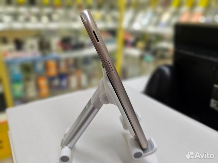 Смартфон Samsung Galaxy J3 SM-J330F/DS (2017)