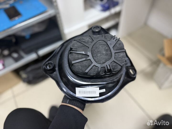 Динамик саб mercedes w205 под ногами